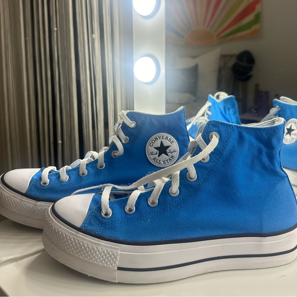Blue platform converse